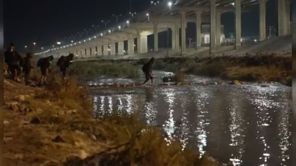 Guardia Nacional y policía bloquean a migrantes en frontera de El Paso