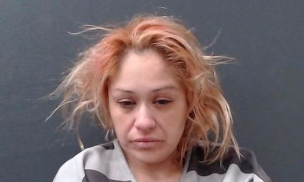 Mujer arrestada después de apuntar con una pistola a su hija el día de Navidad