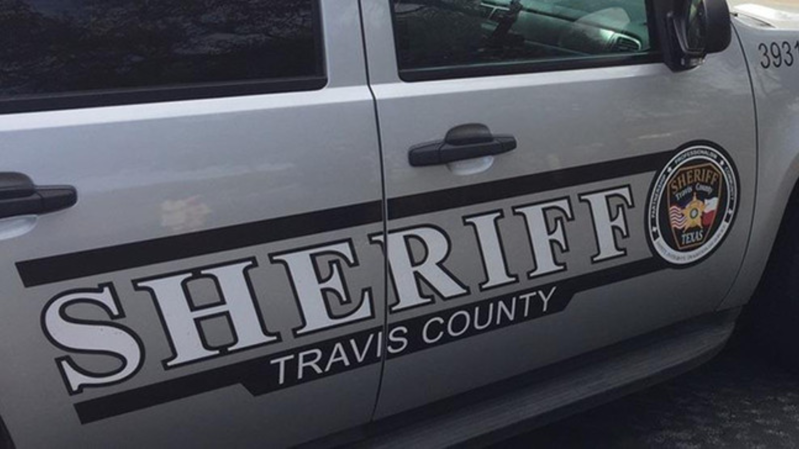 Vehículo de Oficina del Sheriff de Travis involucrado en accidente