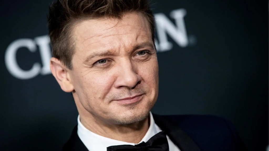 Jeremy Renner, estrella de Marvel, en estado crítico tras sufrir accidente