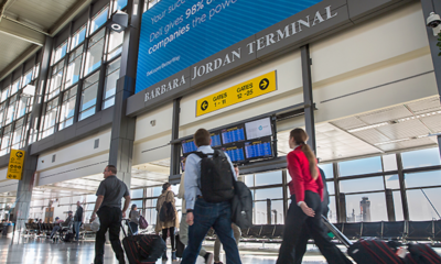 Trabajadores del aeropuerto de Austin reciben aumento en el salario mínimo