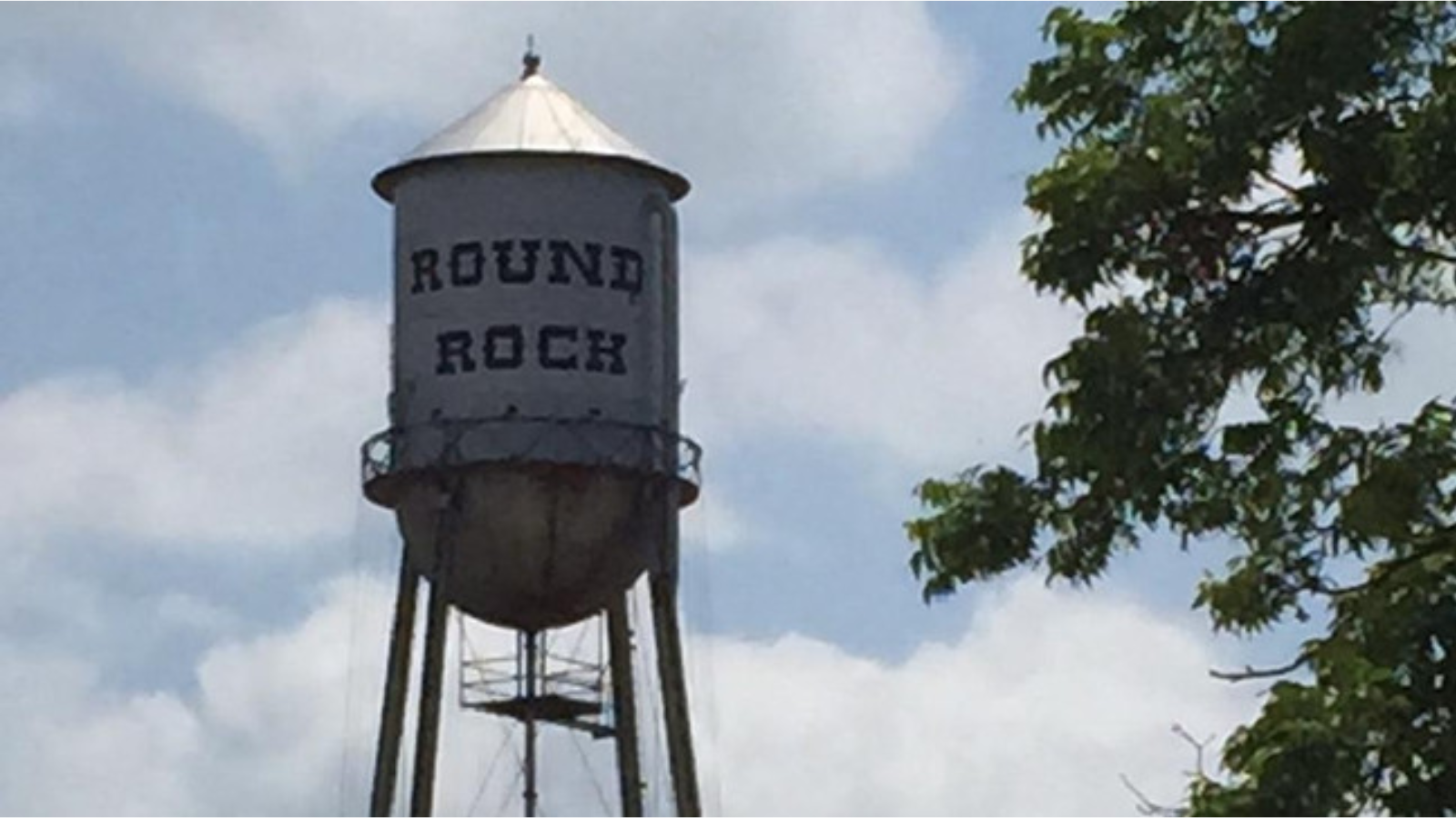 Torre de agua de roca redonda. (Foto: CBS Austin)