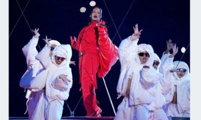 Rihanna durante su presentación en el espectáculo de medio tiempo del Super Bowl 57 de la NFL entre los Chiefs de Kansas City y los Eagles de Filadelfia, el domingo 12 de febrero de 2023, en Glendale, Arizona. (Foto AP/Brynn Anderson)(Brynn Anderson / AP)