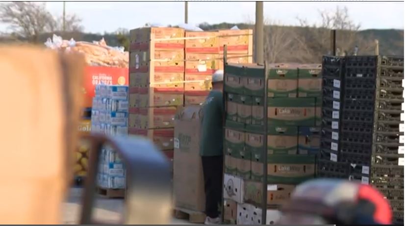 Central Texas Food Bank abre despensa para los afectados por la inseguridad alimentaria