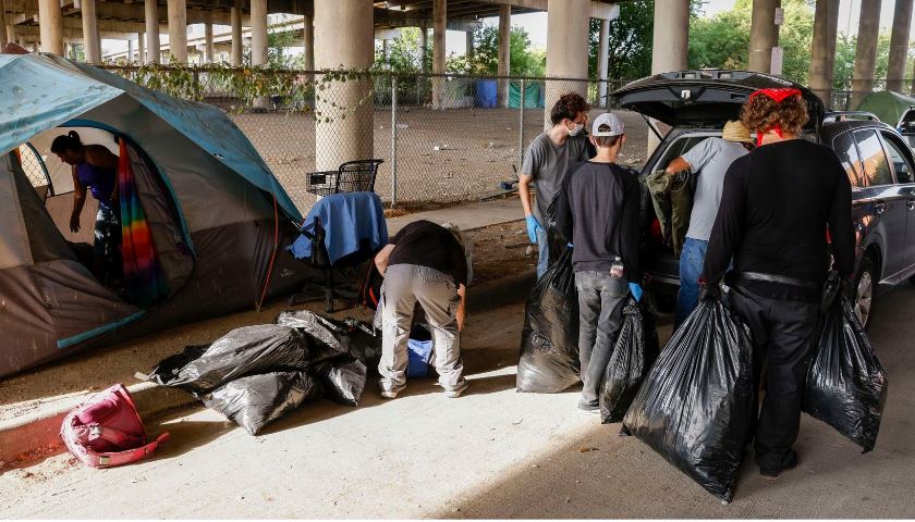 En Texas, el número de indigentes se multiplicó desde la pandemia.(Elias Valverde II / Staff Photographer)