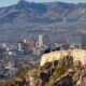 EL PASO, TEXAS – 8 DE ENERO: La gente mira el horizonte y las montañas de El Paso al otro lado de la frontera en Juárez, México el 8 de enero de 2023 desde El Paso, Texas. El presidente Joe Biden visitó El Paso el domingo, su primera visita a la frontera desde que se convirtió en presidente dos años antes. Las autoridades fronterizas de EE. UU. detuvieron a más de 2,5 millones de migrantes en 2022, la cifra más alta registrada. (Foto de John Moore/Getty Images)