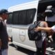 Miembros del Instituto Nacional de Migración (INM) realizan operativos para recoger personas migrantes en Tapachula, México. l Foto: EFE