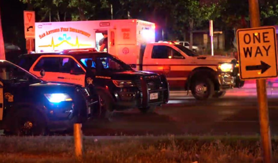 Un adolescente autista se encuentra en estado crítico tras ser atropellado por un coche en el South Side. (SBG San Antonio)