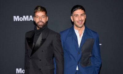 Ricky Martin, izquierda, y su esposo Jwan Yosef asisten a la gala MoMA Film Benefit presentada por Chanel en honor a Penélope Cruz en el Museo de Arte Moderno el 14 de diciembre de 2021, en Nueva York. Martin y Yosef anunciaron su separación el 6 de julio de 2023 tras seis años de matrimonio.(Evan Agostini / Evan Agostini/Invision/AP)