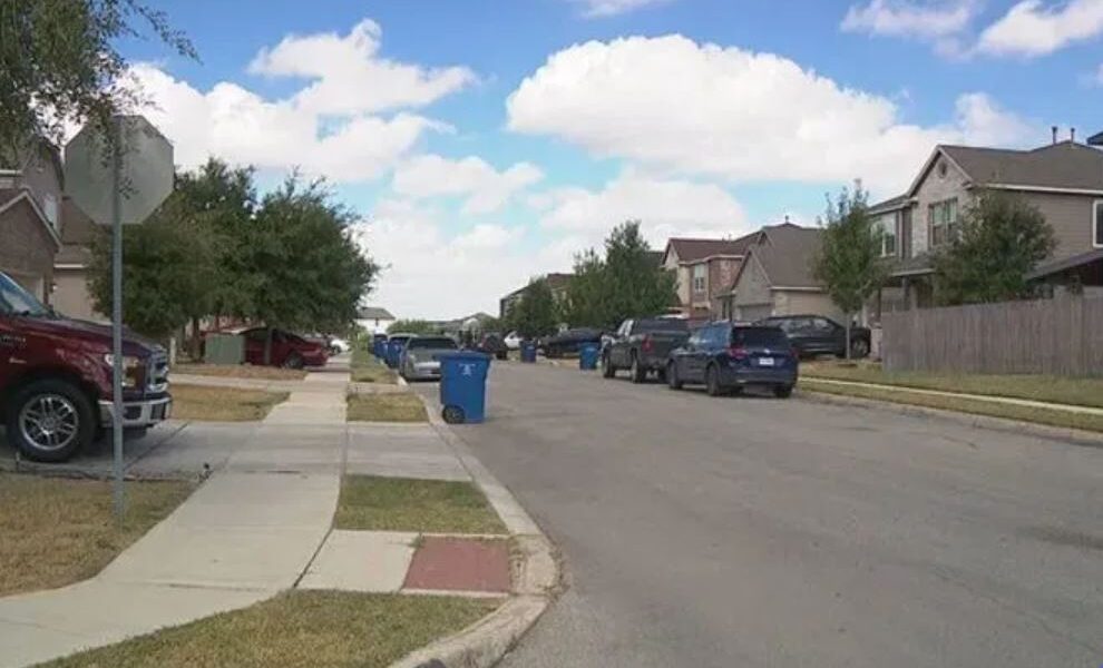 La policía está investigando después de que una pareja supuestamente fue secuestrada la madrugada del miércoles en una casa del suroeste. (SBG San Antonio)