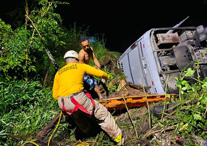 Se presume que tres de los fallecidos en el accidente en Honduras son extranjeros | Foto Bomberos Honduras @BomberosHn