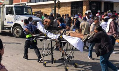 Personal de rescate atiende a heridos por el desplome del techo de una iglesia hoy, en Ciudad Madero, Tamaulipas (México).Una iglesia colapsó este domingo durante una ceremonia en Ciudad Madero, en el norteño estado mexicano de Tamaulipas, provocando el fallecimiento de al menos tres personas y varios heridos. EFE/STR