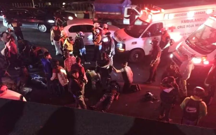 Dos personas murieron tras ser atropelladas y otras 12 resultaron heridos mientras avanzaban hacia la Ciudad de México por el Día de la Virgen de Guadalupe(Agencia Reforma)