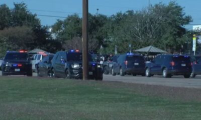 La escuela secundaria Northeast Early College en Austin fue cerrada debido a disparos cercanos, y la policía respondió y los funcionarios desaconsejaron venir al campus. (CBS Austin)