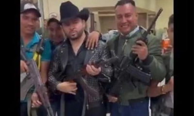 Larry Hernández publica videos donde aparece con hombres armados y porta un fusil. El cantante de 46 años desata la polémica a pesar de que poco después borró la publicación.(Agencia Reforma)