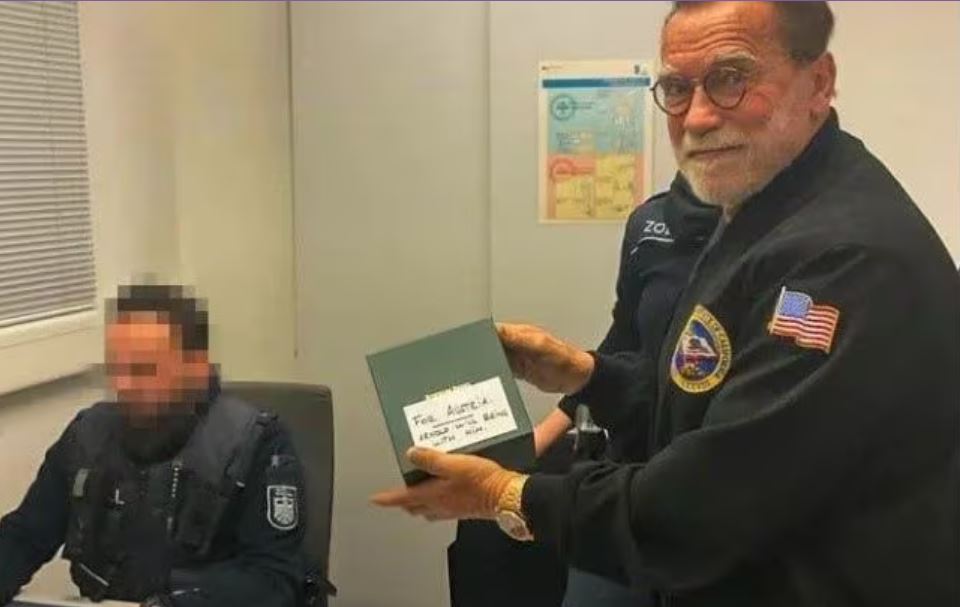Arnold Schwarzenegger fue detenido en un aeropuerto de Alemania por transportar un reloj de lujo sin los debidos registros.(Agencia Reforma)