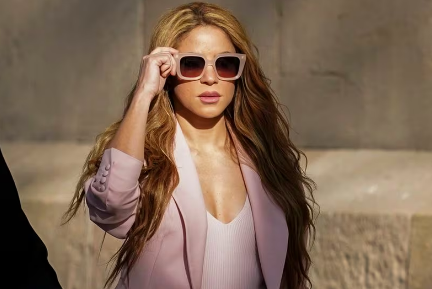 La artista colombiana Shakira sale de la corte en Barcelona, España, el lunes 20 de noviembre de 2023.(Joan Mateu Parra / ASSOCIATED PRESS)