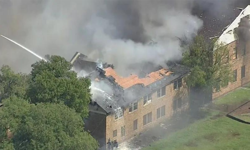 Incendio destruye una iglesia Adventista abandonada