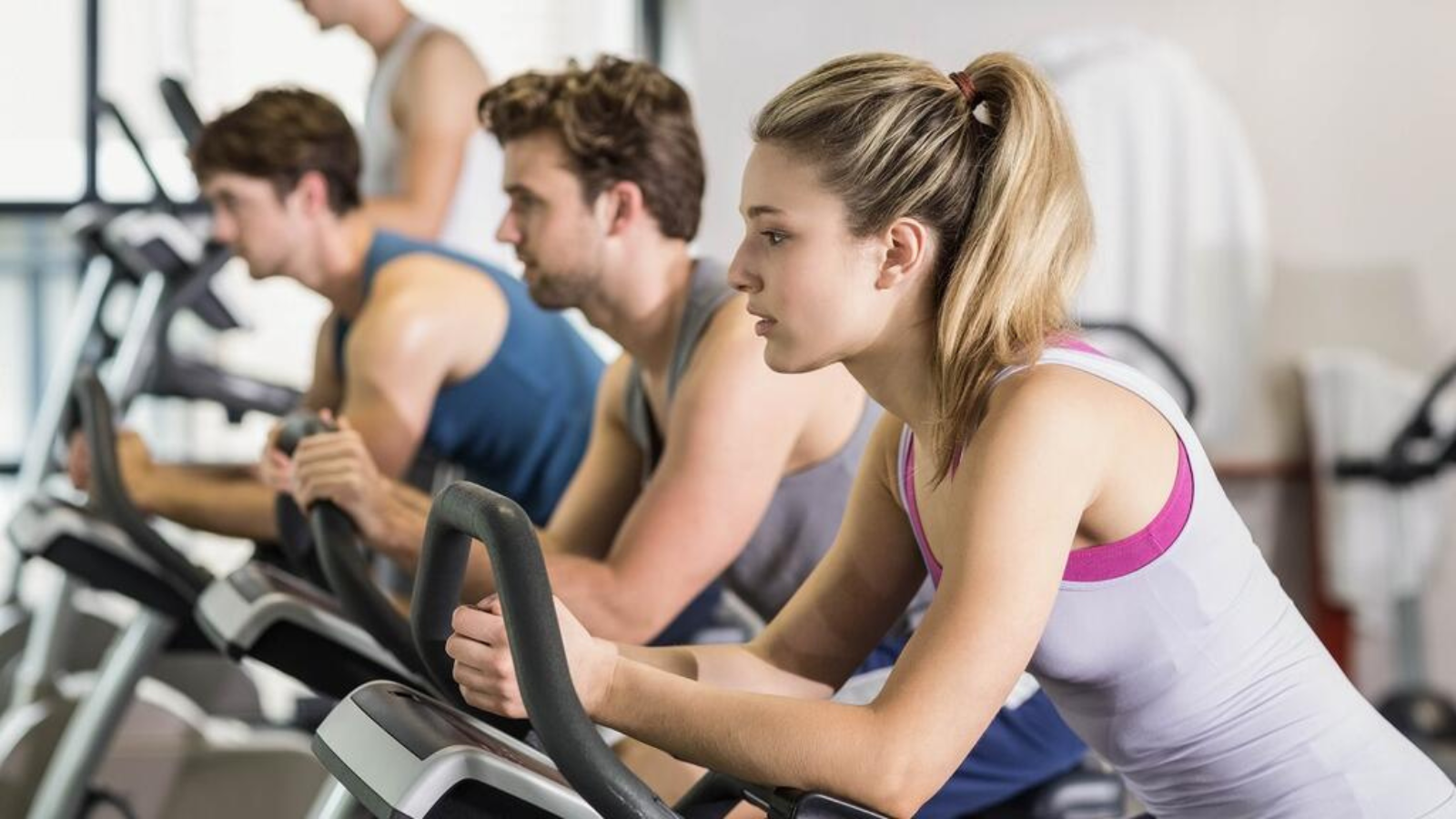 Adolescentes podrán ejercitarse gratis en gimnasios Planet Fitness