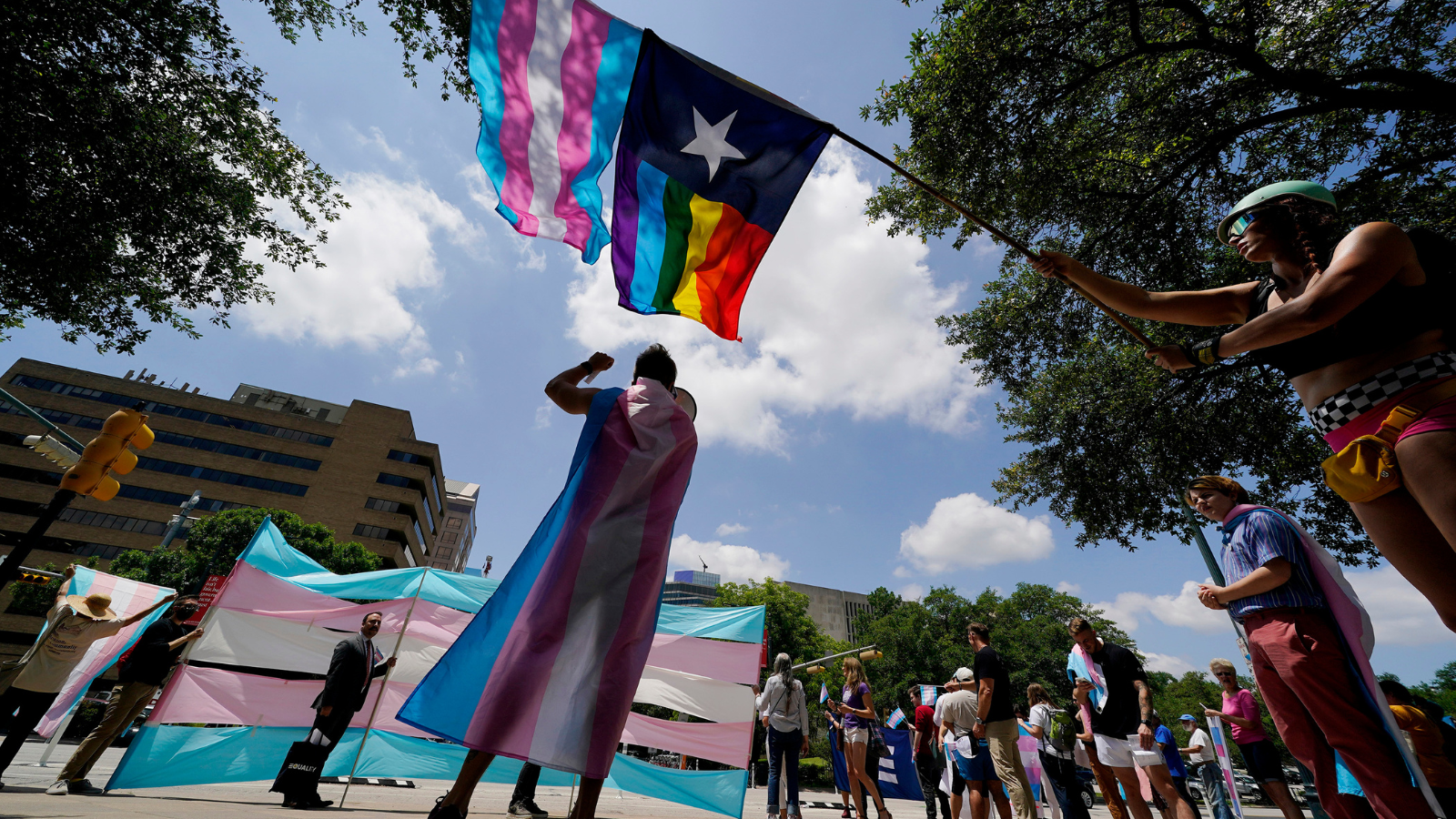 Texas instruye a las universidades públicas a ignorar nuevas protecciones a alumnos LGBTQ