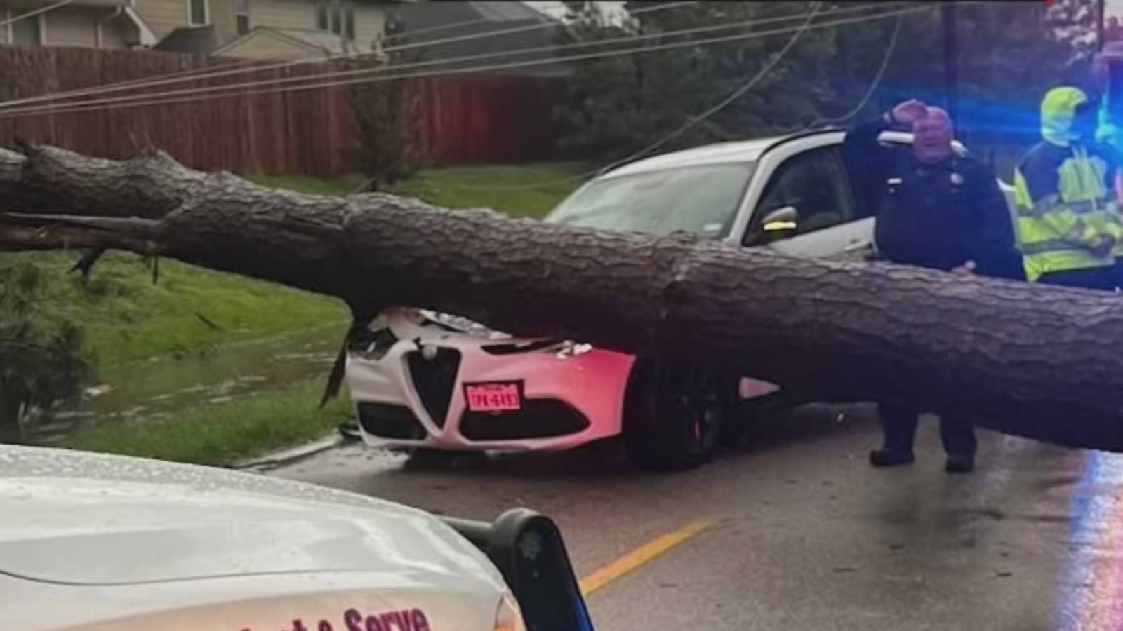 Tormentas en Houston deja muertos y miles sin electricidad