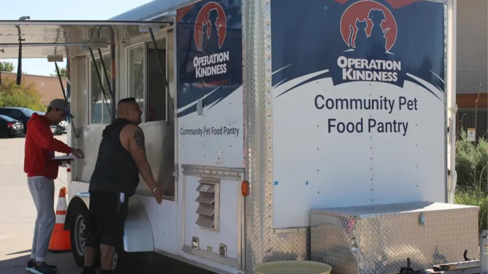 Vacunas y comida gratis para mascotas en Carrollton