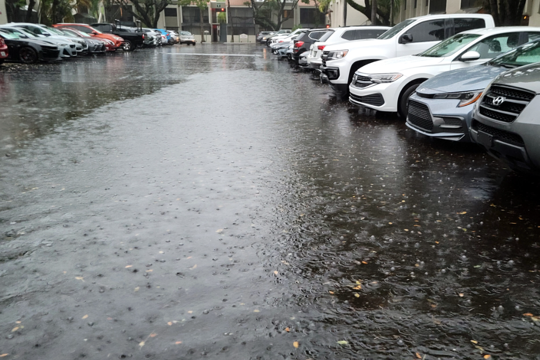 Inundaciones en Medio Oeste dejan un muerto, un puente caído y miles de evacuados