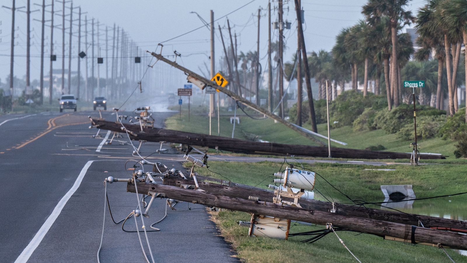 Apagón en el área de Houston continúa por cuarto día bajo temperaturas sofocantes