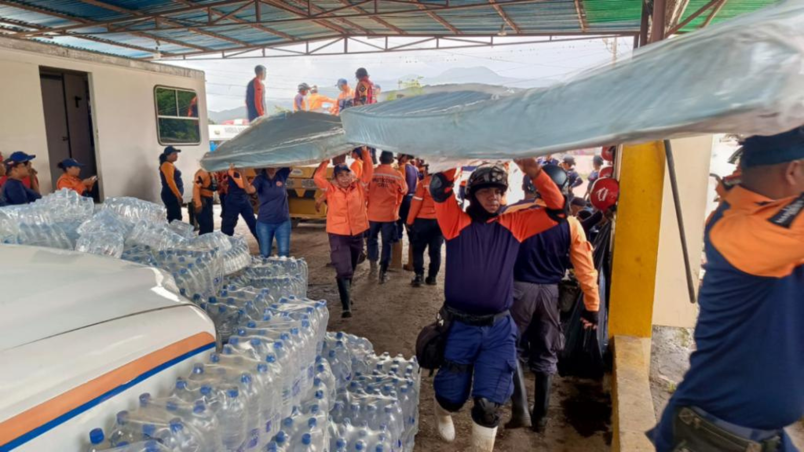 Gobierno de Venezuela entrega 1.275 toneladas de ayuda a afectados por huracán Beryl