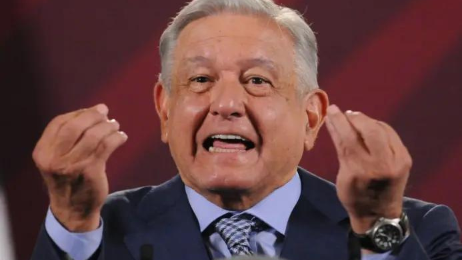 Obrador opina que su postura ayuda a controlar la violencia en Venezuela