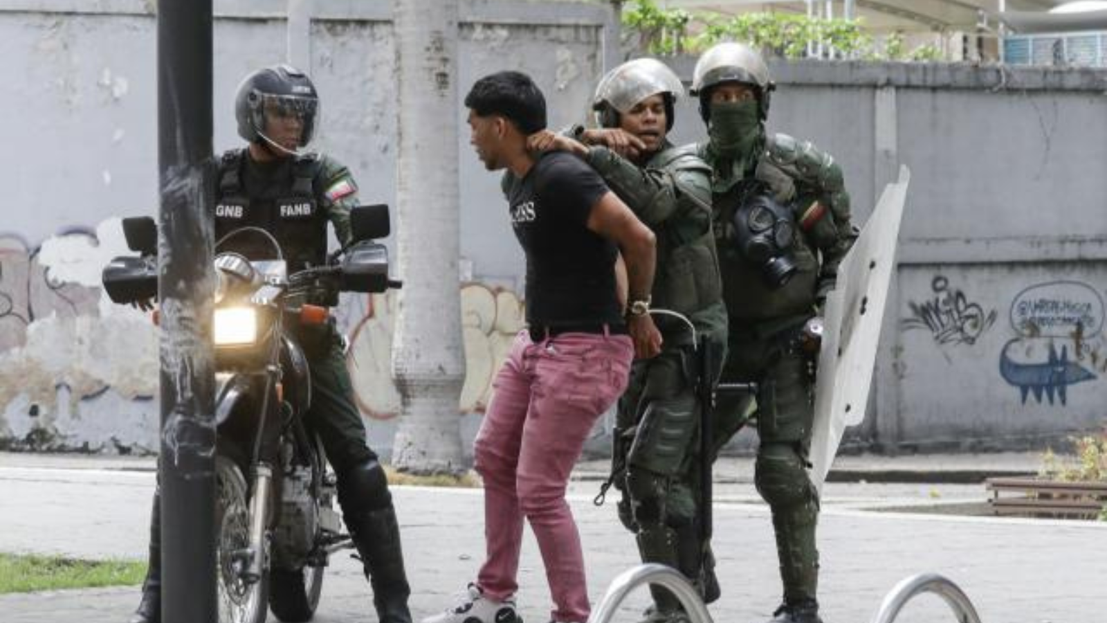 Más de 1.000 personas detenidas por las protestas en Venezuela, según el fiscal general