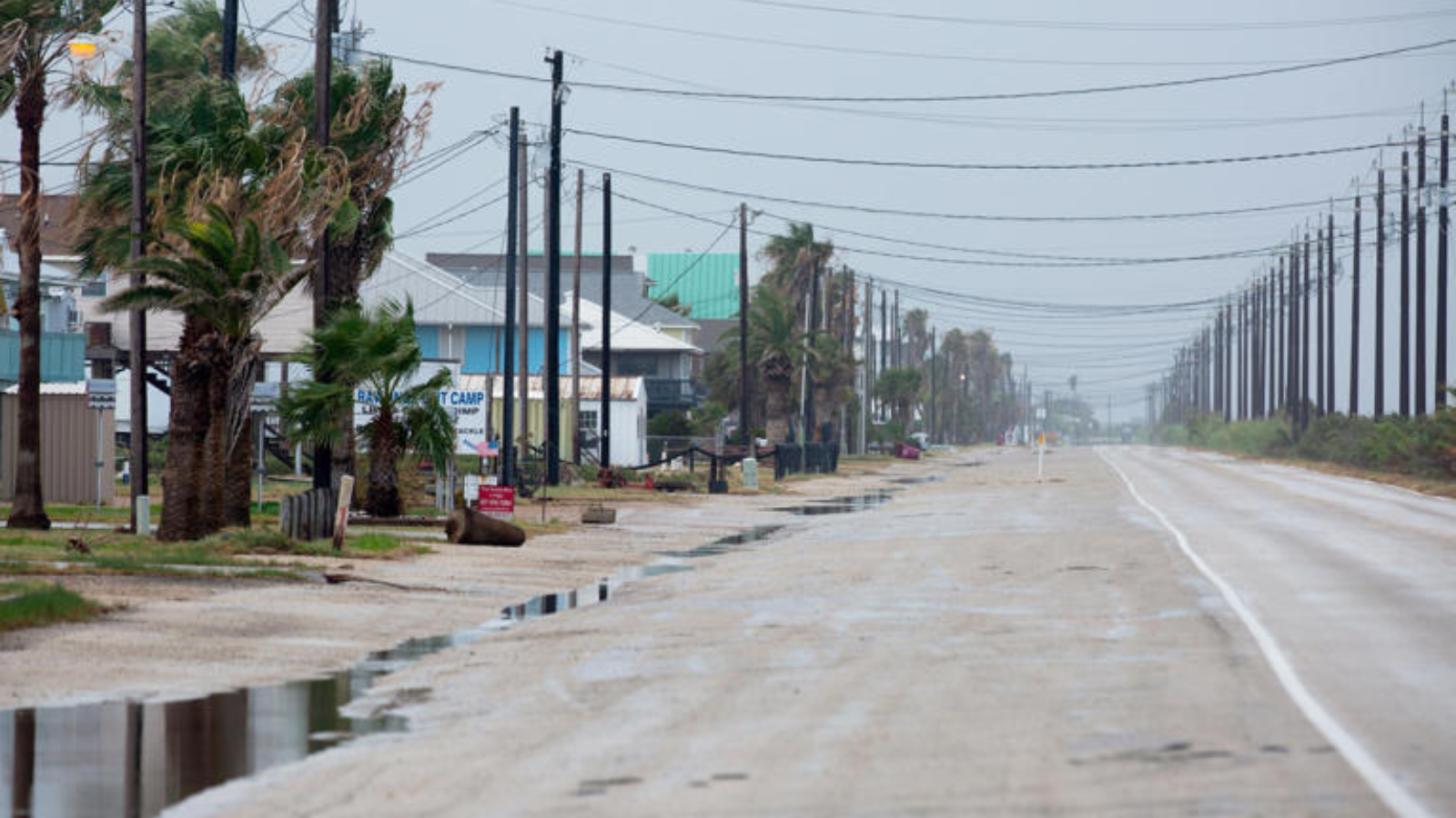 Sube a 2.2 millones afectados sin electricidad por huracán Beryl