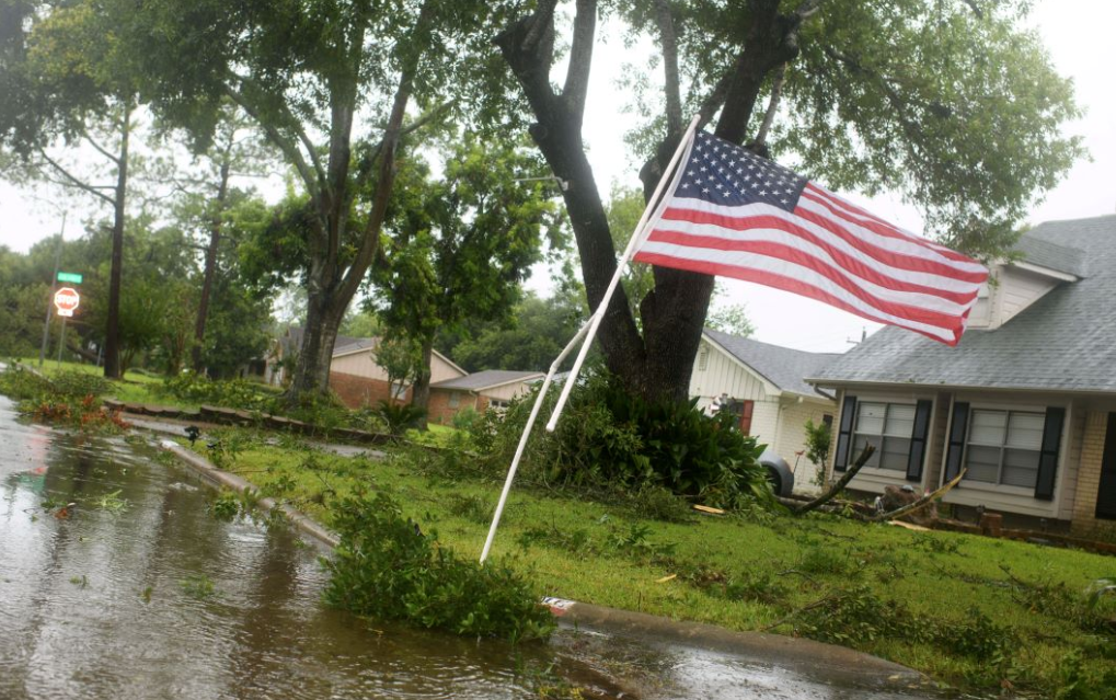 Suben a ocho los muertos por Beryl: continúa el apagón en Texas