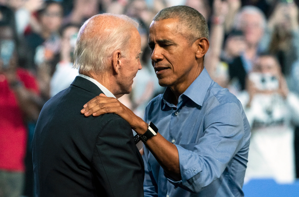 Obama cree que Biden debe reconsiderar el futuro de su candidatura