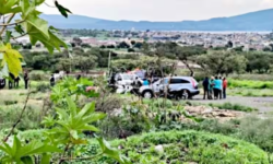 Cuatro hombres, una mujer y un menor de edad fueron secuestrados y horas después localizados sin vida en una zona de terracería del municipio de Yuriria, en Guanajuato, limítrofe con Michoacán.(Agencia Reforma)