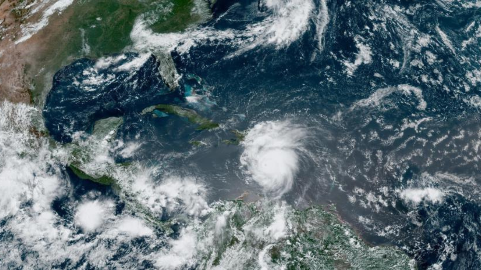 Florida vigila una Onda tropical sobre las Antillas Mayores