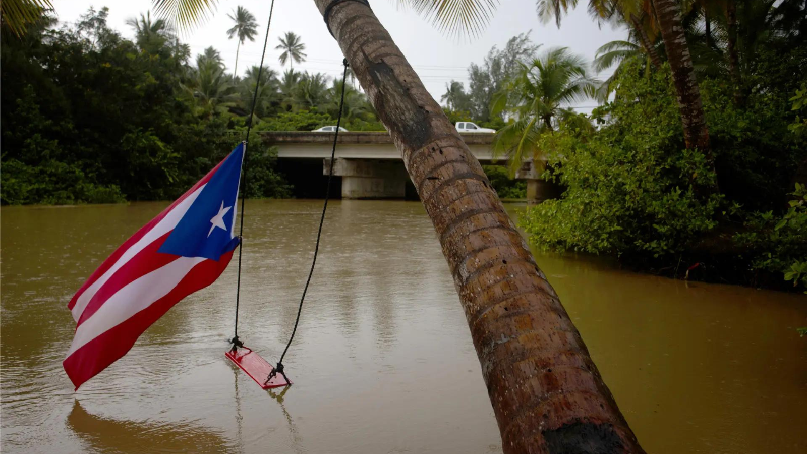 Graves inundaciones y cortes de luz en Puerto Rico debido al huracán Ernesto