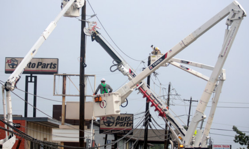 Director ejecutivo de CenterPoint Energy admite déficit tras el huracán Beryl