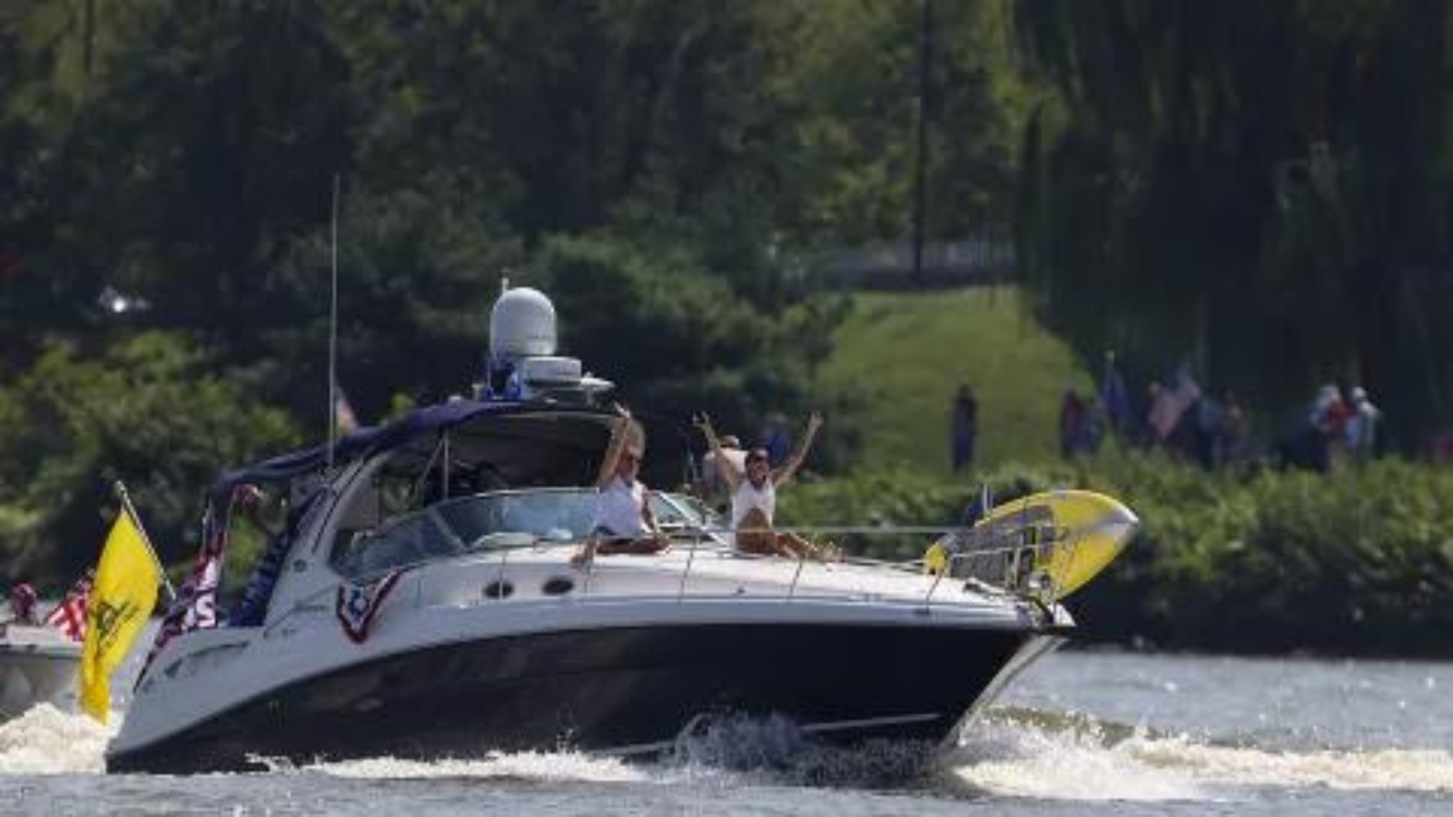 Prohibición del Día del Trabajador  de embarcaciones personales en el lago Austin