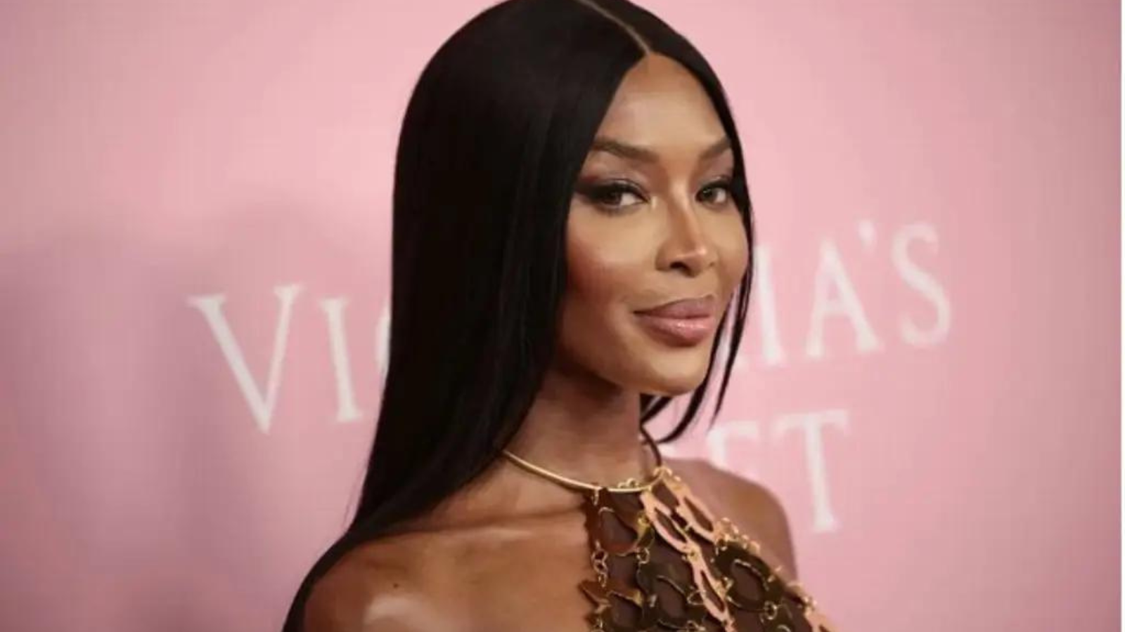 Prohiben a Naomi Campbell dirigir organizaciones benéficas por antecedentes financieros