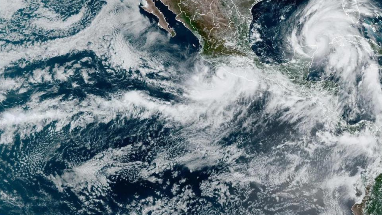 Tormenta John toca tierra por segunda vez en México en el estado de Michoacán