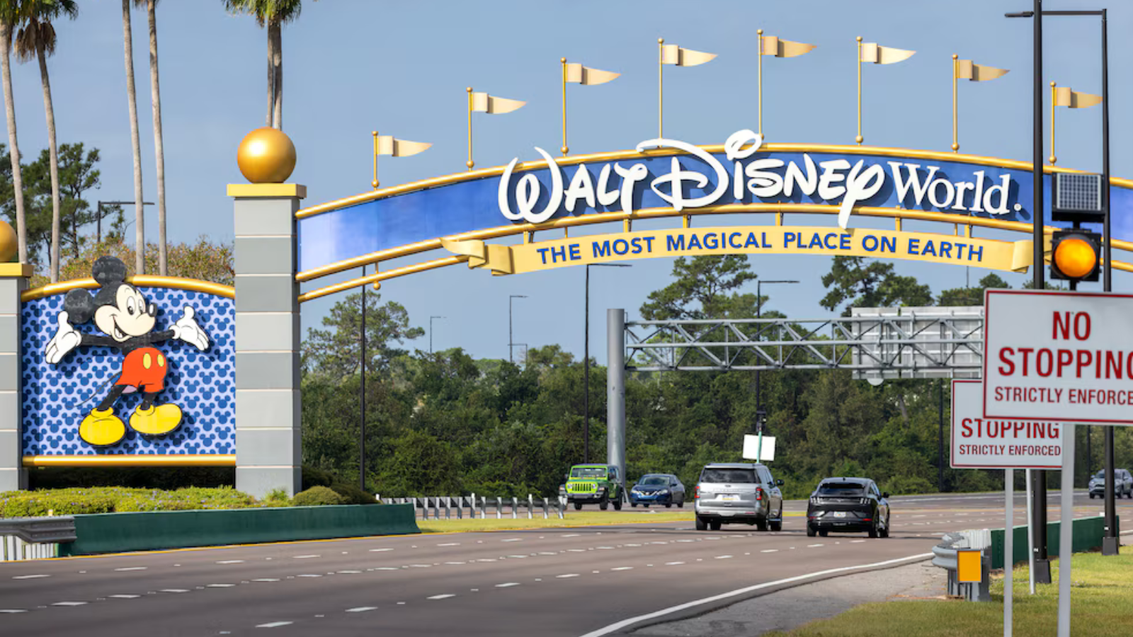 Disney World reabre sus parques temáticos de Florida, tras el paso de huracán Milton