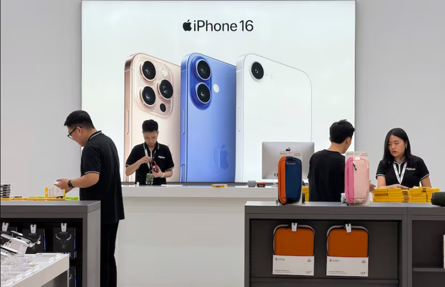 Trump amenaza con aranceles de 25 a Apple