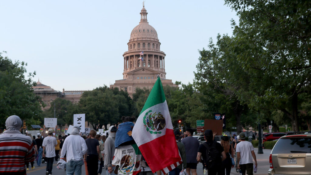 Protestas en contra de las redadas de Migración llegaron a Austin | Foto: Austin Latino / Jorge Iturralde