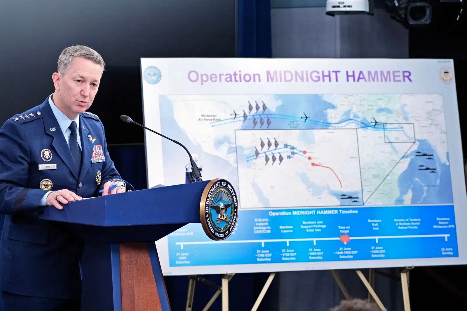 El general Dan Caine, jefe del Estado Mayor Conjunto, habla durante una conferencia de prensa en el Pentágono, Washington, el domingo 22 de junio de 2025, después de que el ejército estadounidense atacara tres sitios en Irán, sumándose directamente a los esfuerzos de Israel por destruir el programa nuclear del país. (Photo: AP/Alex Brandon)