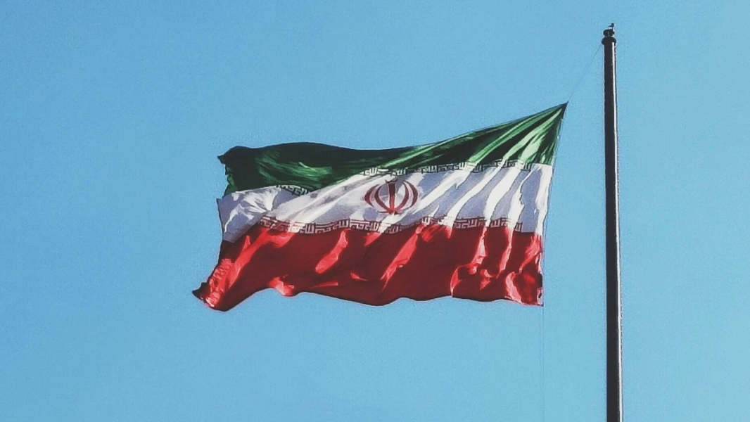 Irán acusa a Israel de lanzar ataques contra su territorio tras inicio del alto al fuego