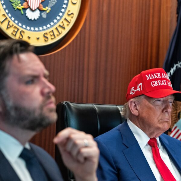 JD Vance: Guerra al programa nuclear, no a Irán: VP