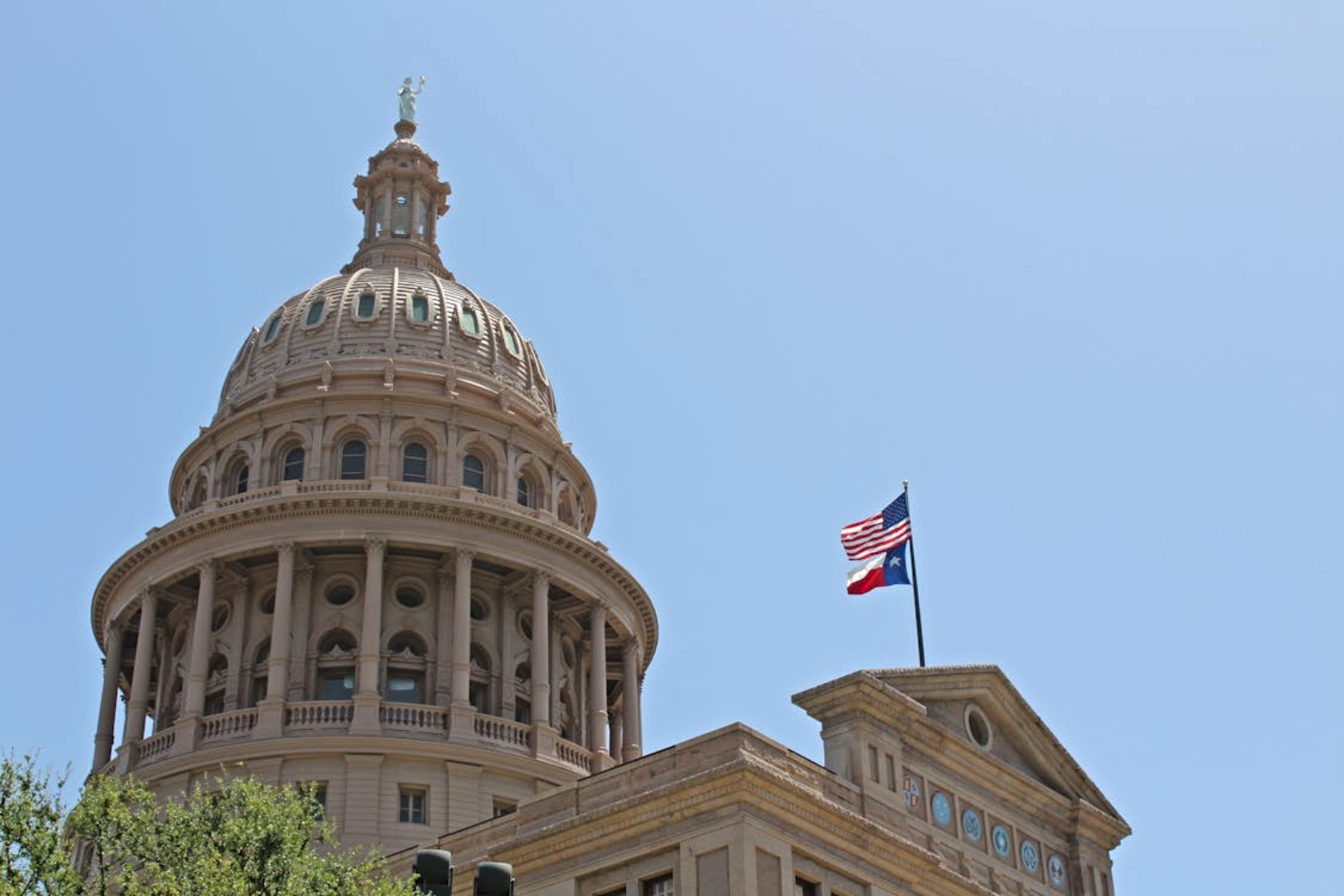 ACLU exige a Texas por nueva ley escolar