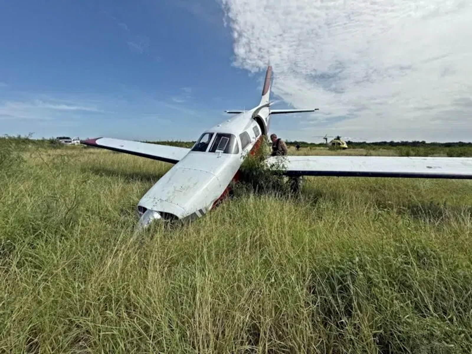 Cae avión en Pflugerville; ilesos los dos