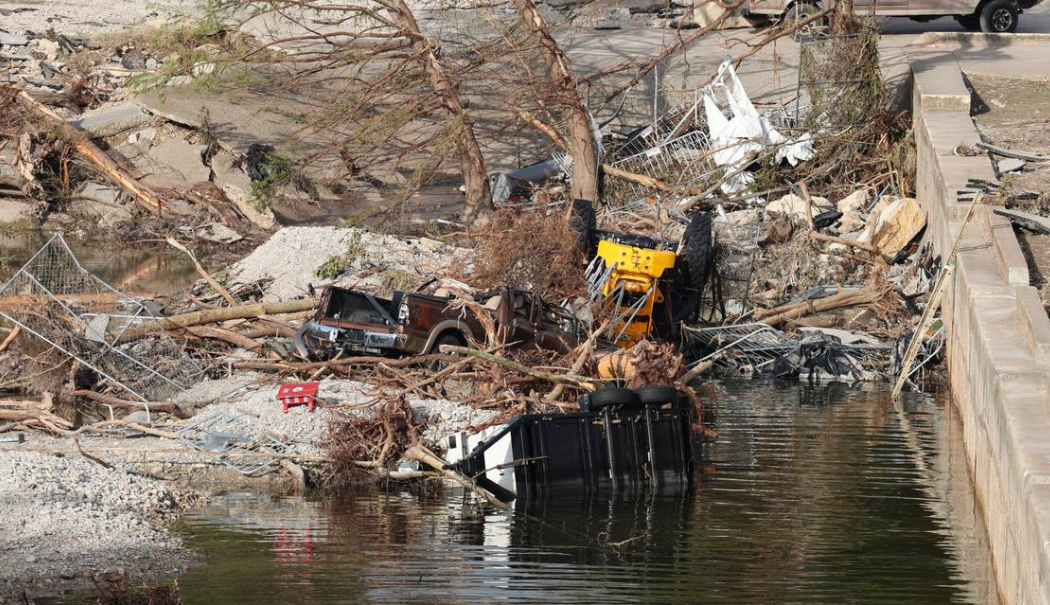 Vista de los escombros dejados por las inundaciones alrededor del río Guadalupe en Kerrville, Texas, Estados Unidos, el 8 de julio de 2025. EFE EFE/Sipa USA